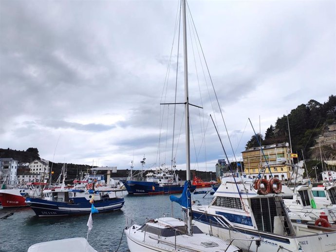 Archivo - Puerto de Luarca, pesca