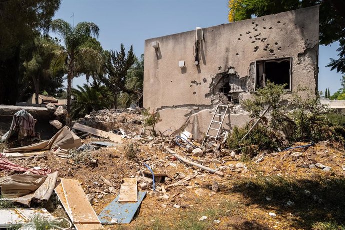 Archivo - Edificios destruidos en el kibbtuz de Kfar Aza, en el sur de Israel, por los ataques de Hamás del 7 de octubre de 2023