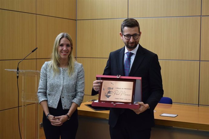 El periodista Antonio Carrasco galardonado con el V Premio de Periodismo 'Paco Moreno'.