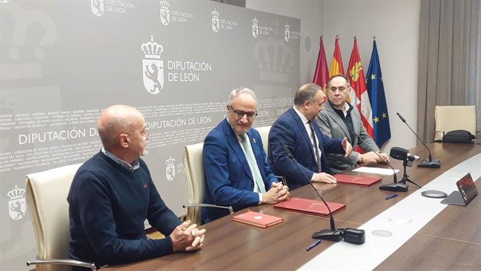 El presidente de la Diputación junto al del Consejo Comarcal del Bierzo.