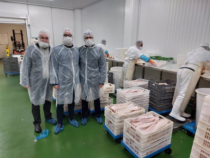 El delegado territorial de Agricultura, Pesca, Agua y Desarrollo Sostenible, Fernando Fernández Tapia-Ruano, en su visita a Sanamar