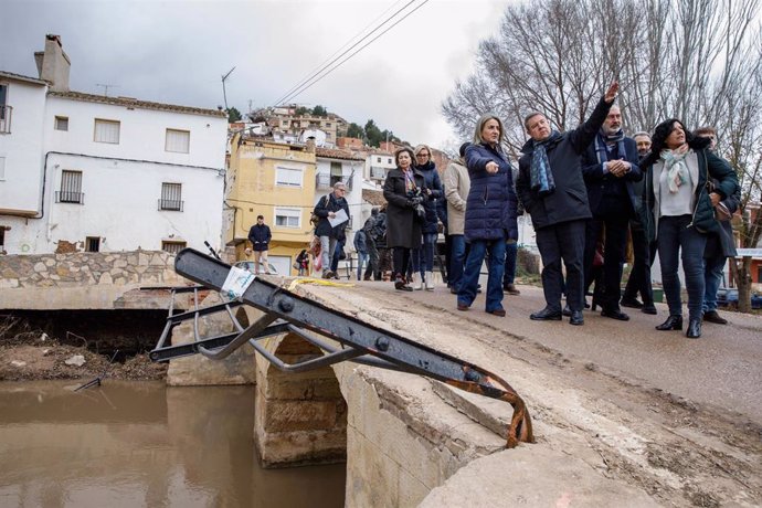 El presidente de Castilla-La Mancha, Emiliano García-Page, y la delegada del Gobierno en la región, Milagros Tolón, en Mira