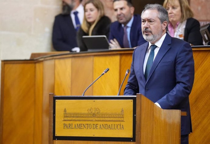 El secretario general del PSOE-A, Juan Espadas, interviene en el debate del estado de la Comunidad en el Pleno del Parlamento andaluz.