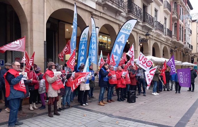 Sindicatos piden al Gobierno y a las aseguradoras que "negocien" para solucionar la situación actual de MUFACE