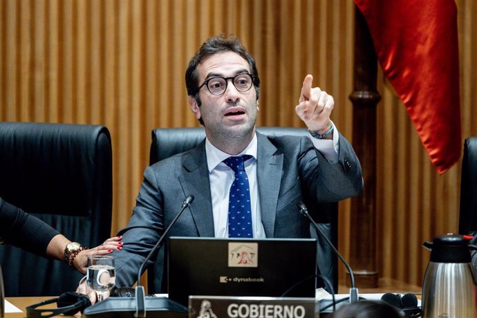 El ministro de Economía, Comercio y Empresa, Carlos Cuerpo, comparece ante la Comisión de Economía, Comercio y Transformación Digital, entre otros asuntos de su Departamento, en el Congreso de los Diputados, a 11 de diciembre de 2024, en Madrid (España)