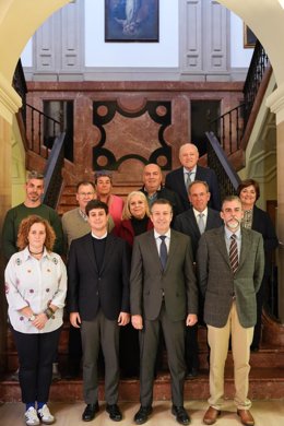 Foto de familia en la Casa de la Provincia por sus 25 años