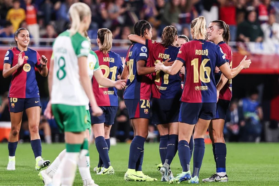 Archivo - Esmee Brutgs of FC Barcelona Femenino celebrates a goal with her teammates during the UEFA Womens Champions League, football match played between FC Barcelona and Hammarby IF at Johan Cruyff Stadium on October 16, 2024 in Sant Joan Despi, Spa