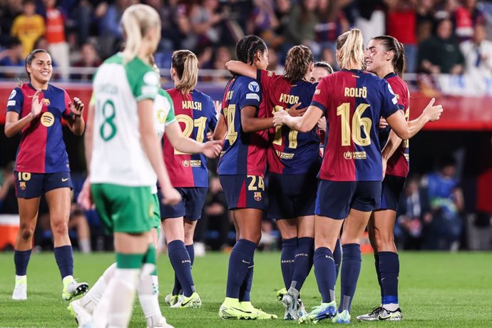 Archivo - Esmee Brutgs of FC Barcelona Femenino celebrates a goal with her teammates during the UEFA Women’s Champions League, football match played between FC Barcelona and Hammarby IF at Johan Cruyff Stadium on October 16, 2024 in Sant Joan Despi, Spain