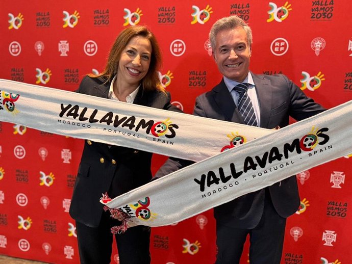La alcaldesa de Zaragoza, Natalia Chueca, y el consejero municipal de Urbanismo, Víctor Serrano, tras conocer que Zaragoza será subsede del Mundial de Fútbol 2030