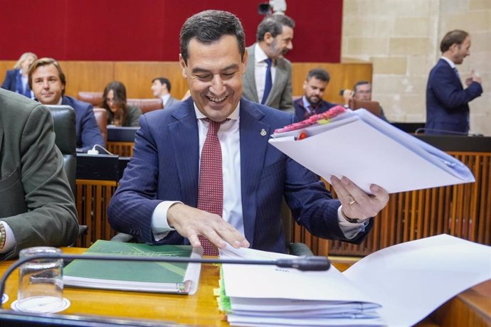 El presidente de la Junta de Andalucía, Juanma Moreno  a su llegada al Debate sobre el Estado de la Comunidad.