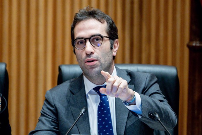 El ministro de Economía, Comercio y Empresa, Carlos Cuerpo, comparece ante la Comisión de Economía, Comercio y Transformación Digital, entre otros asuntos de su Departamento, en el Congreso de los Diputados, a 11 de diciembre de 2024, en Madrid (España).