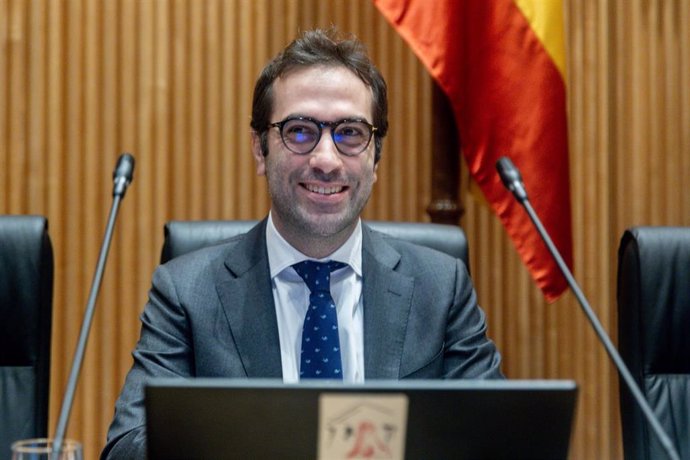 El ministro de Economía, Comercio y Empresa, Carlos Cuerpo, comparece ante la Comisión de Economía, Comercio y Transformación Digital, entre otros asuntos de su Departamento, en el Congreso de los Diputados, a 11 de diciembre de 2024, en Madrid (España).