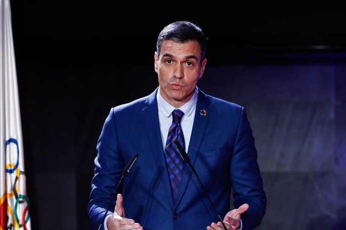 Archivo - Pedro Sanchez, President of the Government of Spain, gestures during the COE (Spanish Olympic Committee) 2022 Awards Ceremony at COE at COE Official Headquarters on December 21, 2022 in Madrid, Spain.