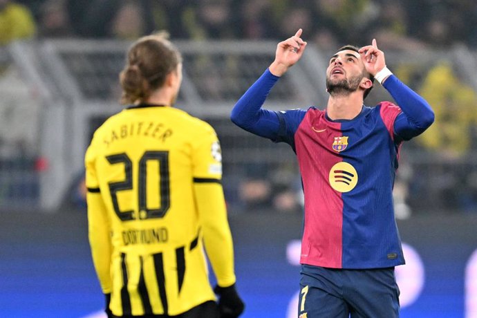 11 December 2024, North Rhine-Westphalia, Dortmund: Barcelona's Ferran Torres (R) celebrates scoring his side's third goal during the UEFA Champions League soccer match between Borussia Dortmund and FC Barcelona at Signal Iduna Park. Photo: Bernd Thissen/