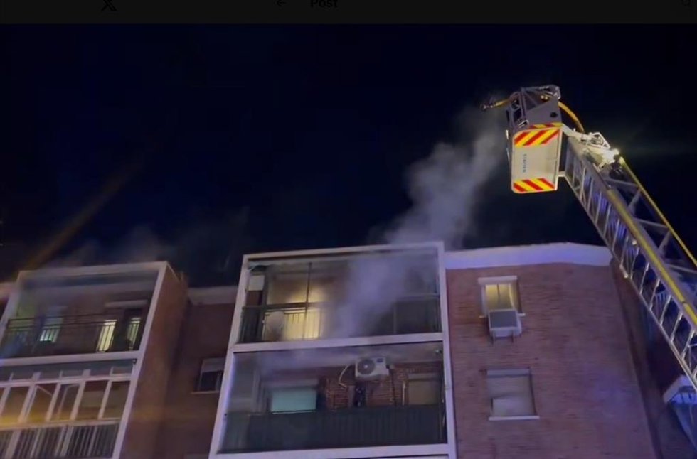 Atendidas diez personas por inhalación de humo en un incendio de una vivienda en Carabanchel
