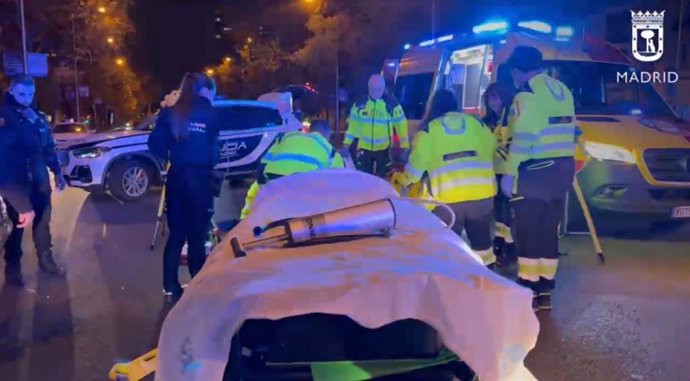 Herido grave un motorista tras chocar contra un coche en el Paseo de la Castellana