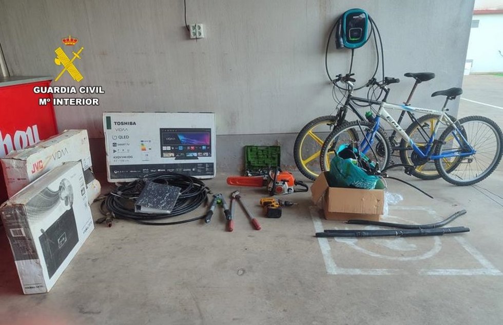 Efectos robados en una empresa de Lobón