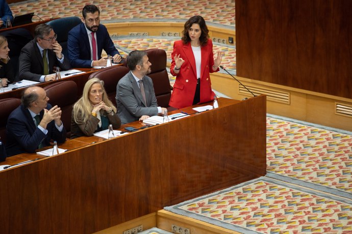 La presidenta de la Comunidad de Madrid, Isabel Díaz Ayuso, durante una sesión plenaria en la Asamblea de Madrid, a 12 de diciembre de 2024, en Madrid (España).