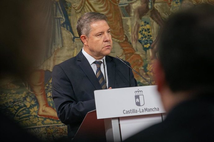 El jefe del Ejecutivo regional, Emiliano García-Page, ha presidido, en el Palacio de Fuensalida, el acto de presentación y firma del Programa de Apoyo Activo al Empleo de Castilla-La Mancha 2025