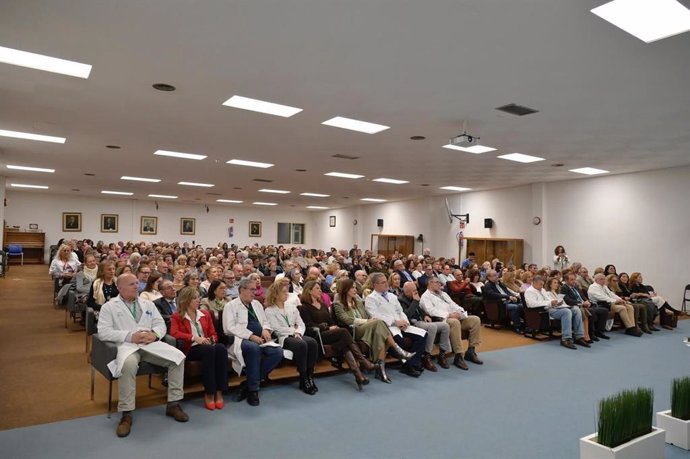 El Hospital Clínico de Málaga rinde homenaje a su personal jubilado de los últimos cinco años