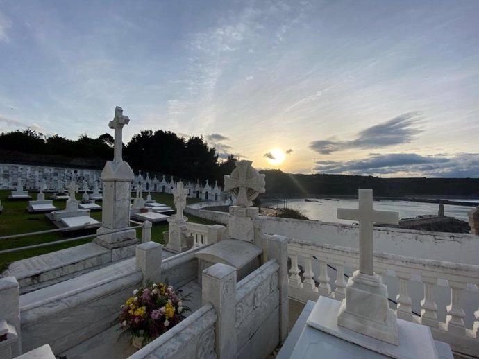 Archivo - Cementerio de Luarca (Valdés).