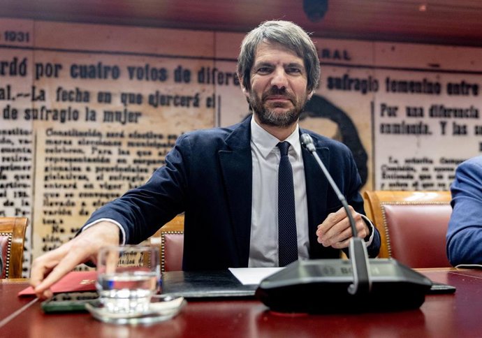 El ministro de Cultura, Ernest Urtasun, comparece ante la Comisión de Cultura para informar sobre el balance y perspectivas en el primer año de gobierno, en el Senado, a 11 de diciembre de 2024. Archivo.