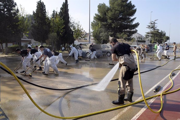 El Ayuntamiento de Paiporta intensifica los trabajos de desinfección y adecuación junto con las Fuerzas Armadas, Bomberos y ESPAI 