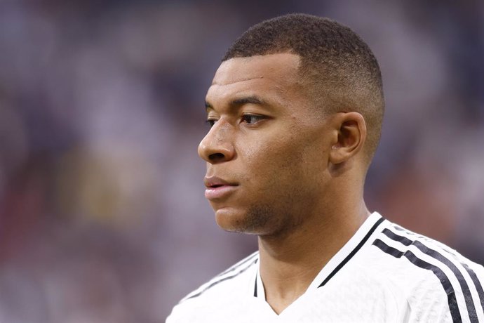 Archivo - Kylian Mbappe of Real Madrid looks on during the Spanish League, LaLiga EA Sports, football match played between Real Madrid and CA Osasuna at Santiago Bernabeu stadium on November 9, 2024, in Madrid, Spain.