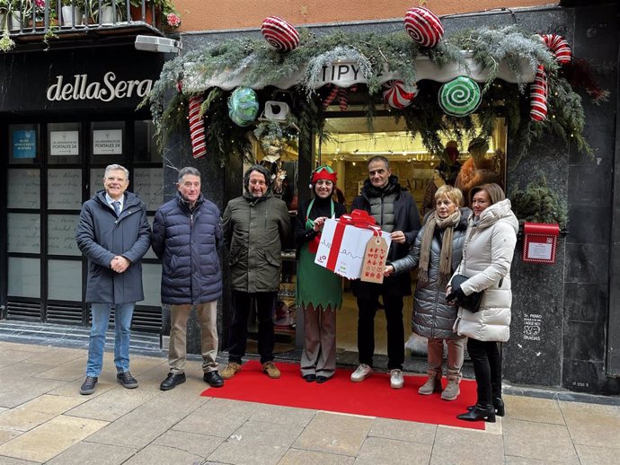 Los comercios reciben una decoración uniforme