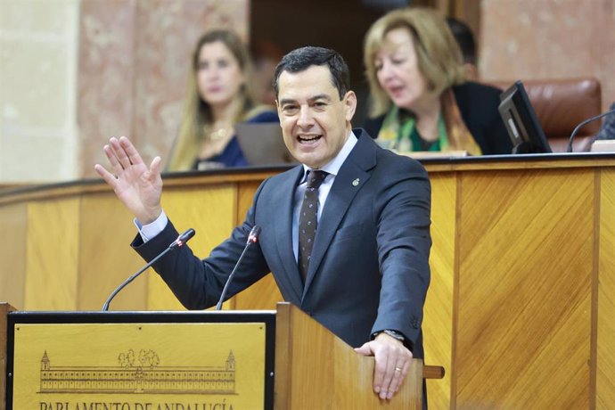 El presidente de la Junta de Andalucía, Juanma Moreno interviene en el Debate sobre el Estado de la Comunidad. A 12 de diciembre de 2024, en Sevilla, (Andalucía, España). El presidente de la Junta de Andalucía, Juanma Moreno, interviene en la segunda sesi