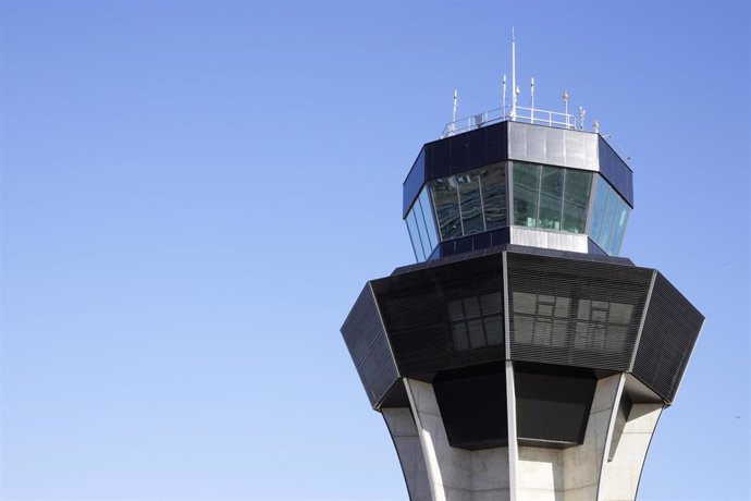 Archivo - Imagen de la torre de control del Aeropuerto Internacional de la Región de Murcia