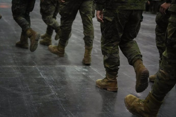 Diversos militars a la Base Logística Principal de l'Exèrcit de Terra, a la Fira de Mostres de València