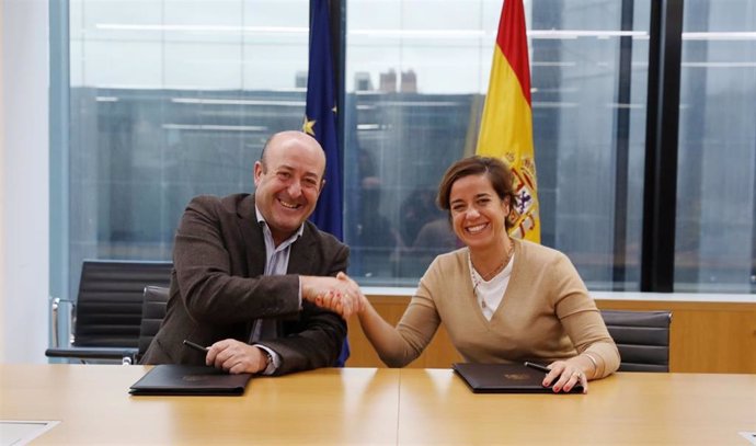 Fernando Ezquerro (Oive) y Elisa Carbonell (Icex).