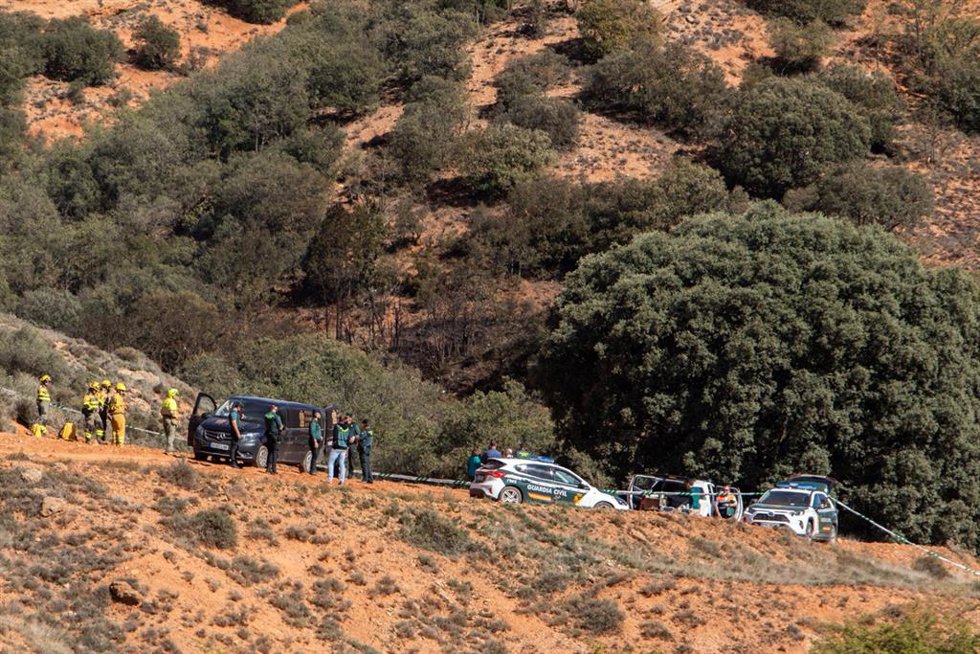 Archivo - Varios vehículos de la Guardia Civil en las inmediaciones de la zona en la que ha caído el caza F18, a 4 de octubre de 2024, en Teruel, Aragón (España). Un caza F18 ha sufrido un accidente en las inmediaciones de la ciudad de Teruel y ha falle