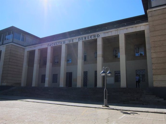 Archivo - La Facultad de Derecho de Zaragoza acogerá este sábado a parte de los opositores en las pruebas selectivas de acceso a los Cuerpos Generales de la AGE.