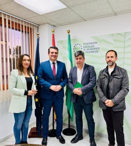 José María Bellido y Rafael Llamas, en el centro, junto a Yolanda Sáez y Juan Carlos Expósito.