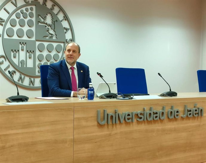 El rector de la Universidad de Jaén, Nicolás Ruiz.