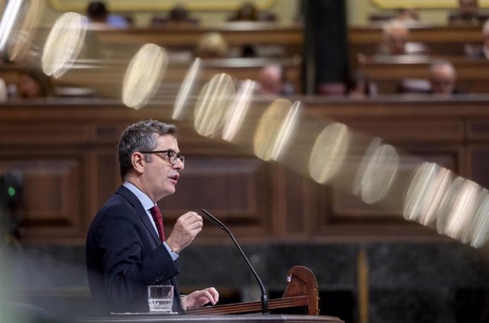 El ministro de la Presidencia, Justicia y Relaciones con las Cortes, Félix Bolaños, interviene durante una sesión plenaria, a 12 de diciembre de 2024, en Madrid (España).  