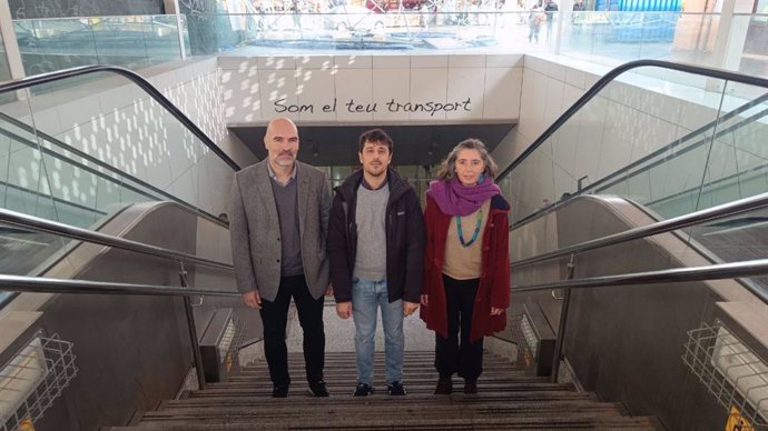 Oriol Gómez, Ferran Rosa y Neusa Truyol, en la Estación Intermodal.