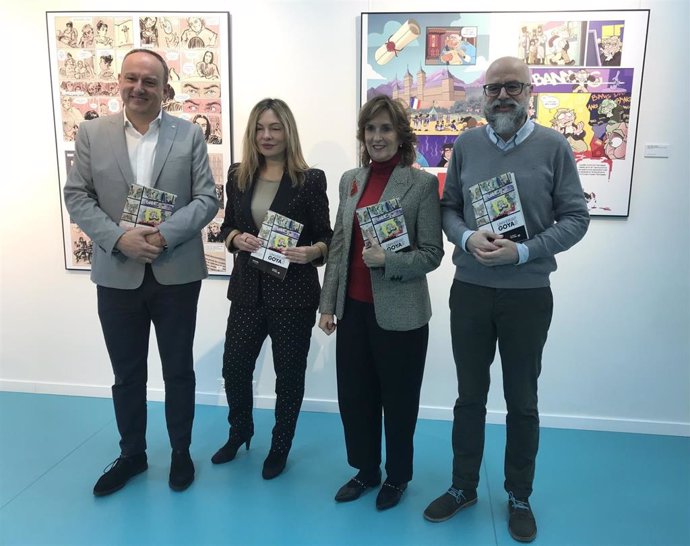 El director del Espacio Joven Ibercaja, Alberto Pérez,; la jefa de Cultura de Fundación Ibercaja, Maite Ciriza; el crítico de cómic y presidente del jurado del concurso, Juan Royo; y la responsable del Salón del Cómic de Zaragoza, Marimar Delgado.