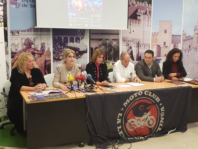 La alcaldesa de Sepúlveda, Irene Michelena ; la alcaldesa de Cantalejo, Ana Rosa Zamarro; la diputada  Magdalena Rodríguez;  Mariano Parellada,; el diputado  Javier Figueredo y Ruth Llorente (D).