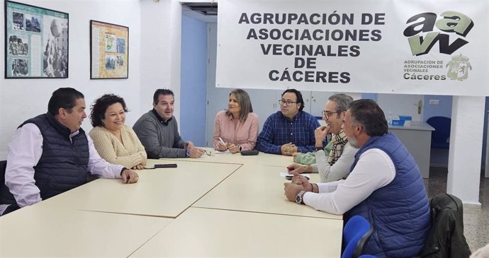 Reunión de la Agrupación Vecinal y ACAEx para proponer una ubicación al mercadillo semanal