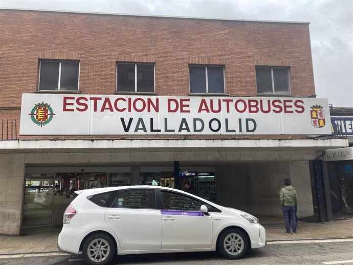 Archivo - Fachada de la estación de autobuses de Valladolid.