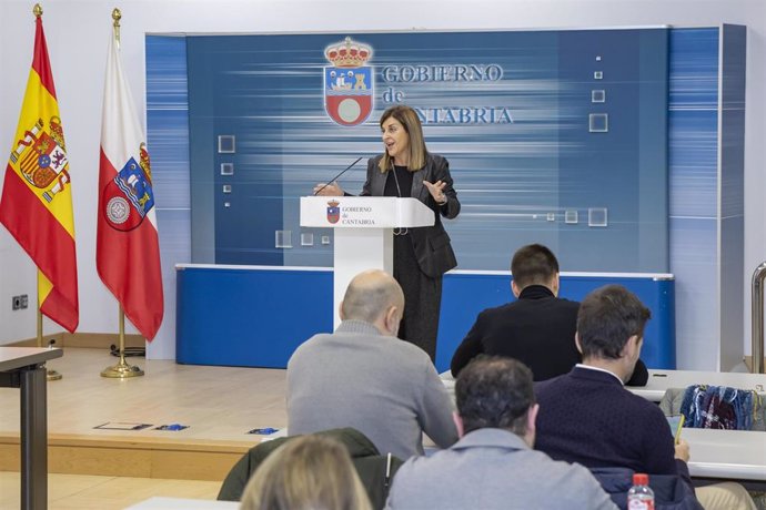 La presidenta de Cantabria, María José Sáenz de Buruaga, en rueda de prensa