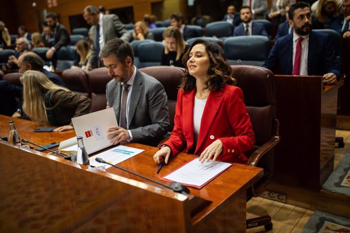 La presidenta de la Comunidad de Madrid, Isabel Díaz Ayuso, durante una sesión plenaria en la Asamblea de Madrid, a 12 de diciembre de 2024, en Madrid (España). 