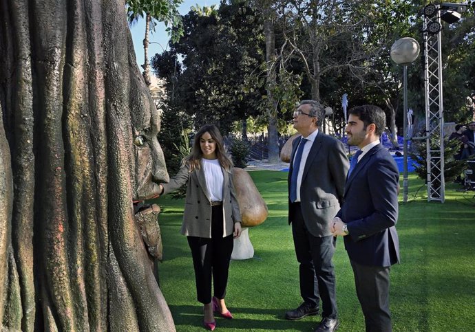 El acalde de Murcia, José Ballesta; la vicealcaldesa y edil de Fomento y Patrimonio, Rebeca Pérez, y el concejal de Cultura e Identidad, Diego Avilés