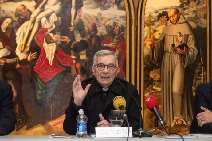 El administrador apostólico de la diócesis de Segovia, monseñor César Franco, durante la presentación de la guía