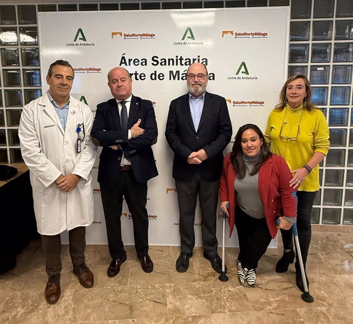 La gerente del Área Sanitaria Norte de Málaga, Belén Jiménez, y el alcalde de Antequera Manuel Barón, han inaugurado la quinta edición del Aula de Excelencia en Medicina Interna 'Ciudad de Antequera'.