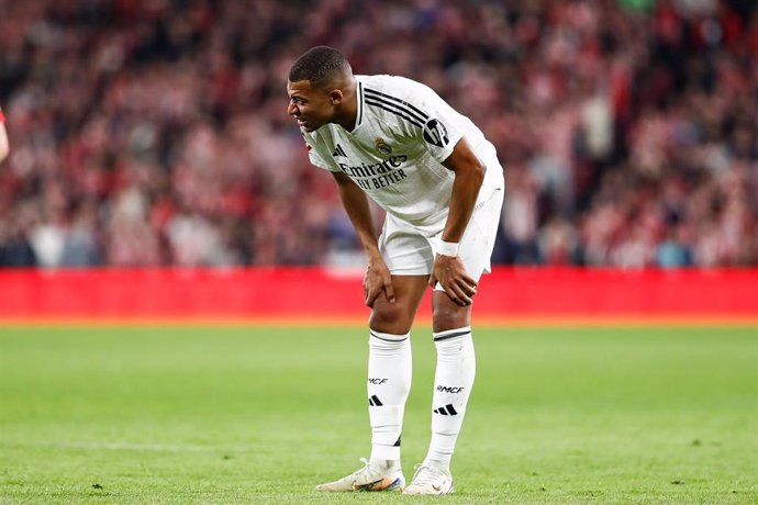 Kylian Mbappé durante un partido con el Real Madrid