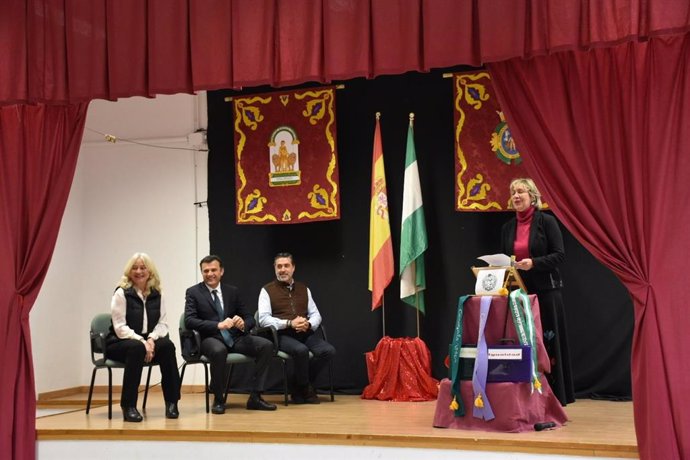 La delegada de la Junta de Andalucía en Cádiz, Mercedes Colombo, junto con el alcalde de Cádiz, Bruno García, en el acto inaugural del proyecto educativo Celestinópolis.